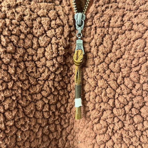 True Grit pullover - Picture 3 of 3